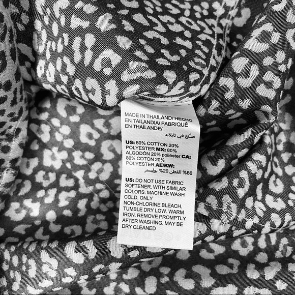 Chico's Womens Overshirt Top Sz M 1.5 Animal Print Gray Black Long Sleeve Button - Picture 4 of 4